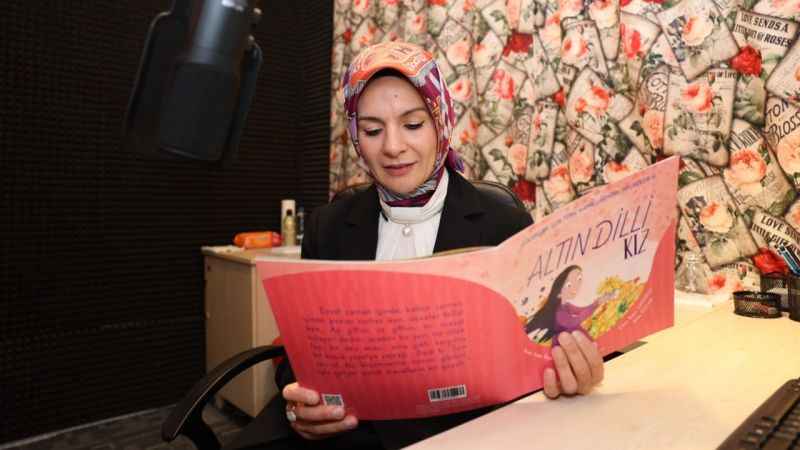 Bakan Göktaş çocuklar için kitap seslendirdi