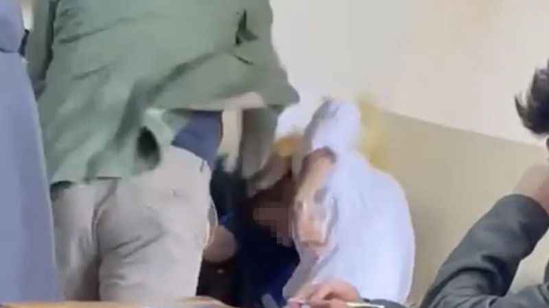 Öğrencisini kitapla döven öğretmen serbest bırakıldı