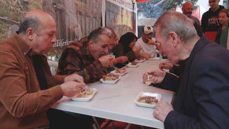 Ankaralılara Çorum'un tanıtımı yapıldı, 1 ton leblebi dağıtıldı