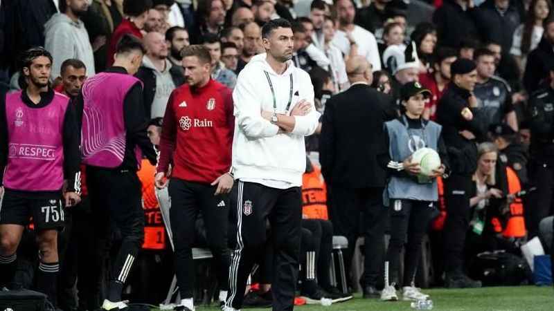 Beşiktaş taraftarından Burak Yılmaz ve futbolculara tepki