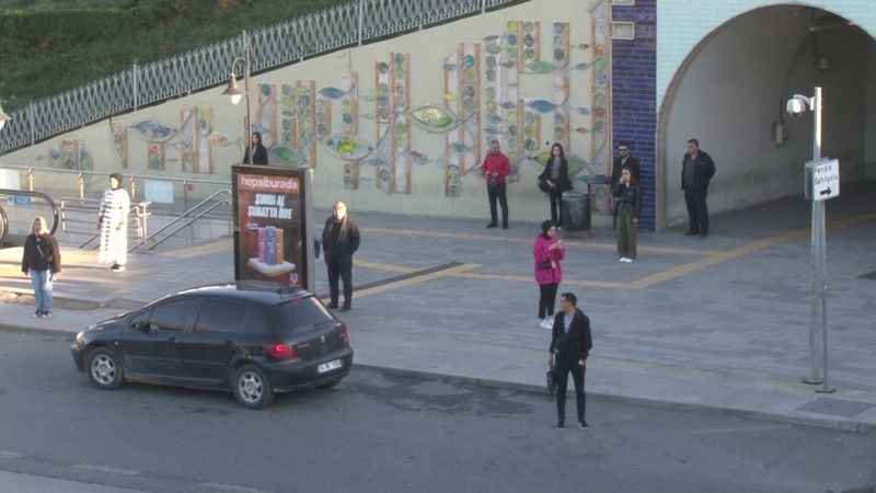 Saat 9'u 5 geçe İstanbul’da Ata’ya saygı duruşu