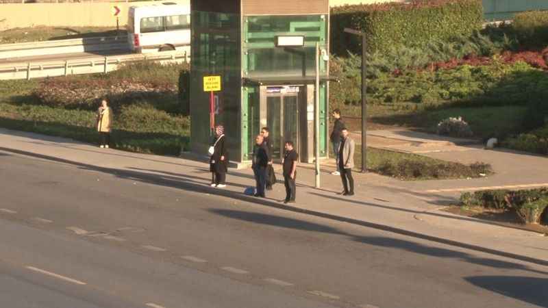 Saat 9'u 5 geçe İstanbul’da Ata’ya saygı duruşu