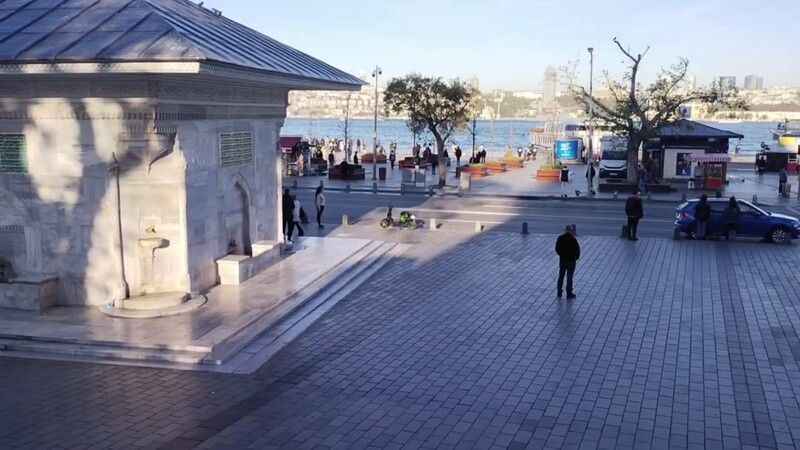 Saat 9'u 5 geçe İstanbul’da Ata’ya saygı duruşu