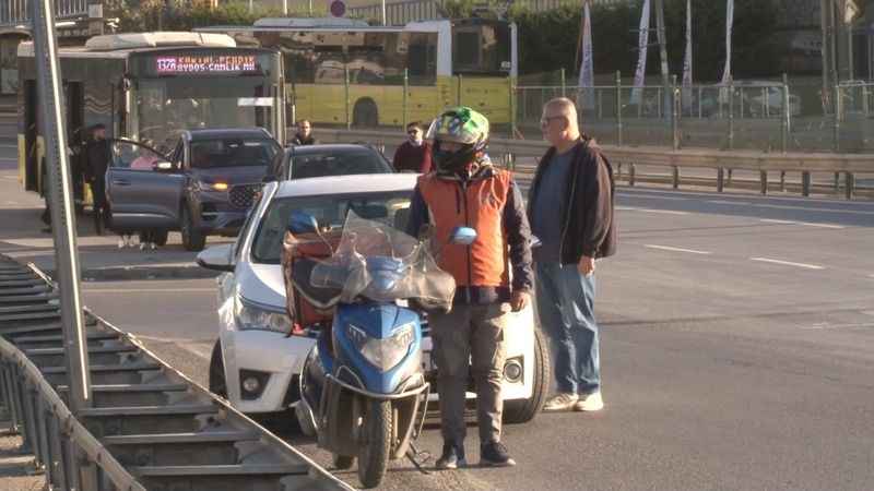 Saat 9'u 5 geçe İstanbul’da Ata’ya saygı duruşu