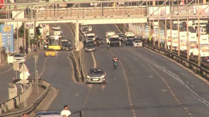 Saat 9'u 5 geçe İstanbul’da Ata’ya saygı duruşu