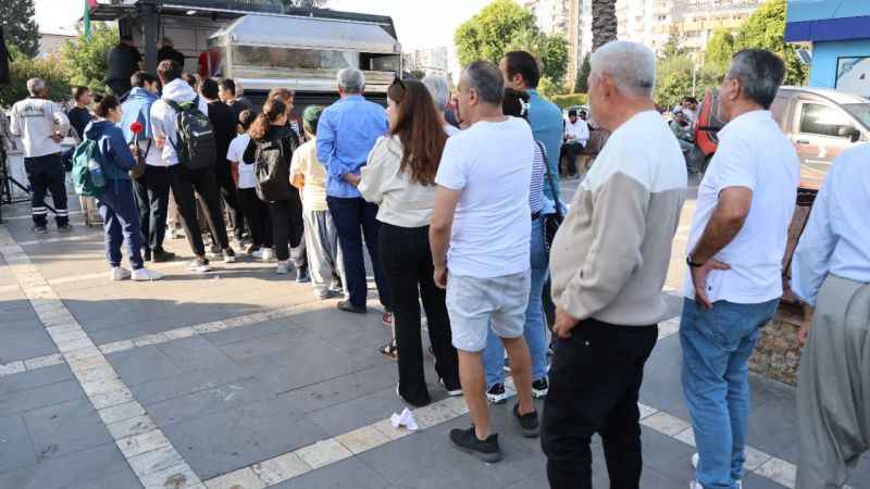 Adana'daki esnaflardan İsrail'e protesto