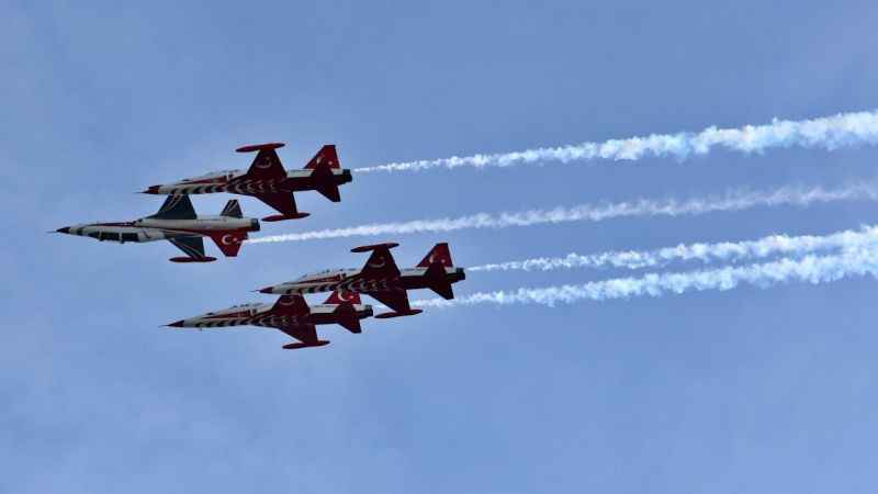 Türk Yıldızları'nın gösterisi nefes kesti