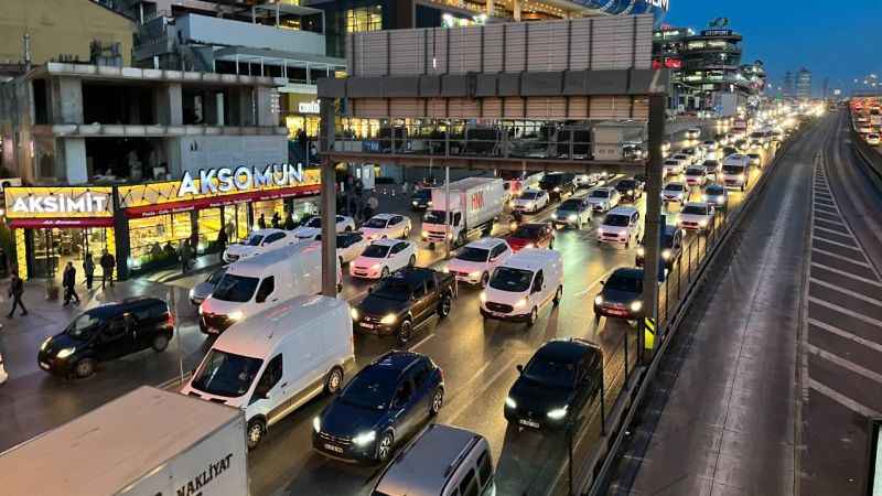 İstanbul’da trafik yoğunluğu yüzde 83’e ulaştı