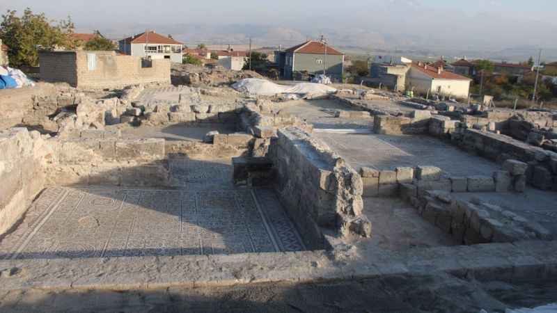 İç Anadolu'nun en büyük mozaik yapısı ortaya çıkıyor