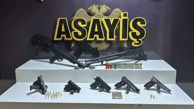 İskenderun’da çok sayıda silah ve mühimmat ele geçirildi