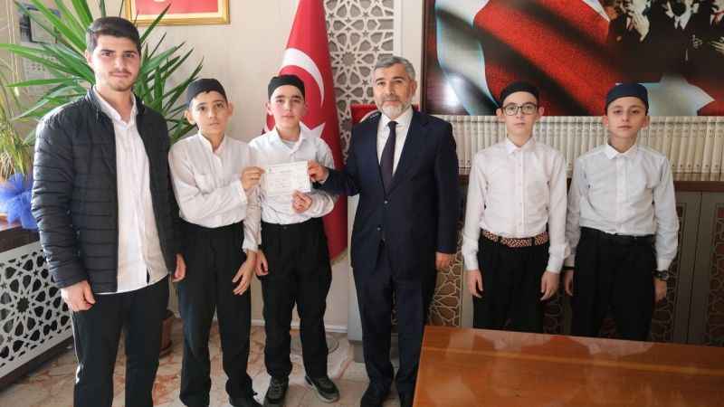 Kur’an kursu talebeleri harçlıklarını Filistin’e yolladı