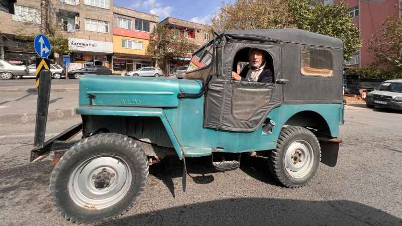 Yarım asırlık cipini satmak istemiyor