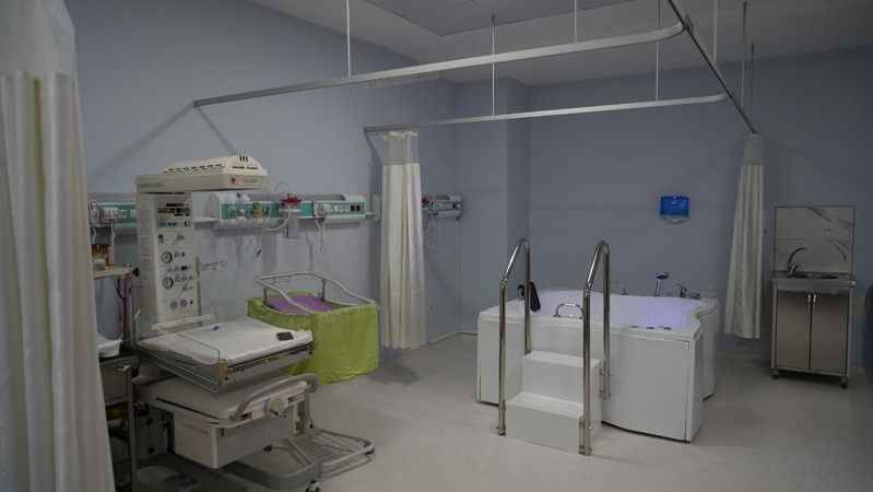 Anne adaylarına ilaçsız, ağrı azaltan doğum yöntemi