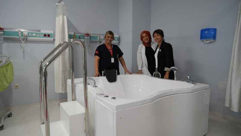 Anne adaylarına ilaçsız, ağrı azaltan doğum yöntemi