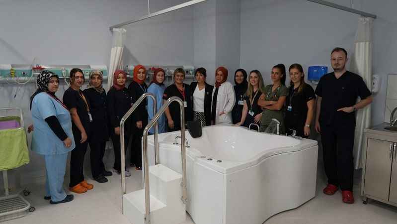 Anne adaylarına ilaçsız, ağrı azaltan doğum yöntemi