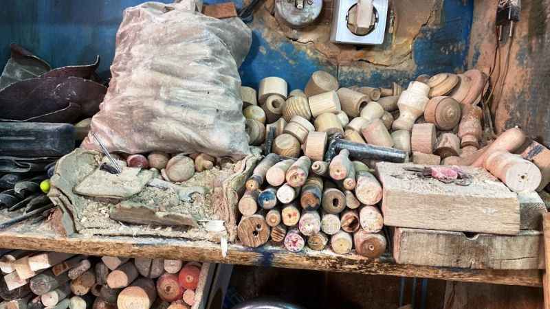 Çıkrıkçılığı babasından devraldı oğluna bırakacak