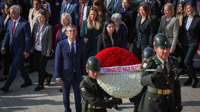 CHP Genel Başkanı Özgür Özel, Anıtkabir’i ziyaret etti