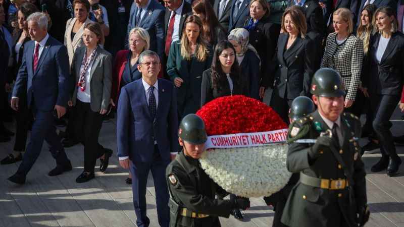CHP Genel Başkanı Özgür Özel, Anıtkabir’i ziyaret etti