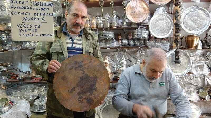 Baba mesleği bakırcılığı sürdürüyorlar