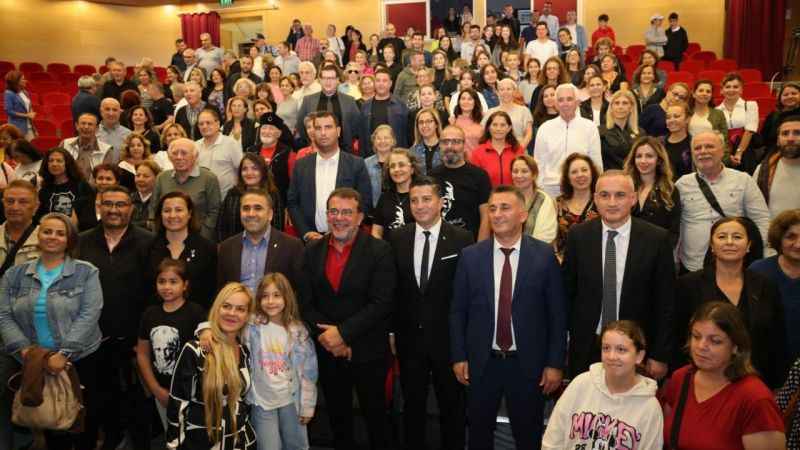 Marmaris'te Nebil Özgentürk Atatürk'ü anlattı