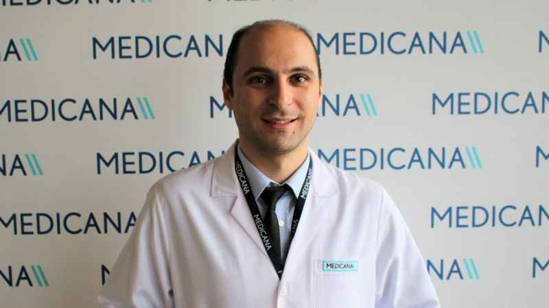 1 tatlı kaşığı boğaz ağrısına şifa oluyor