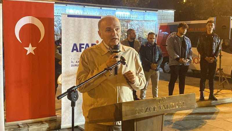 Düzce depreminde hayatını kaybedenler için sirenler çalındı