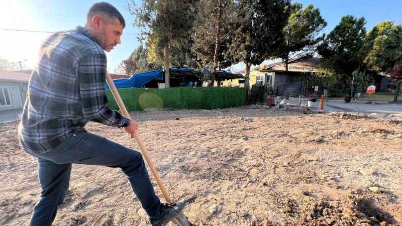 Kahramanmaraş'ta deprem şehitleri anısına 46 fidan dikildi Kahramanmaraş'ta deprem şehitleri anısına 46 fidan dikildi