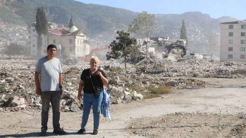 Depremzedeler 9 aydır haber alamadıkları yakınlarını umutla bekliyor