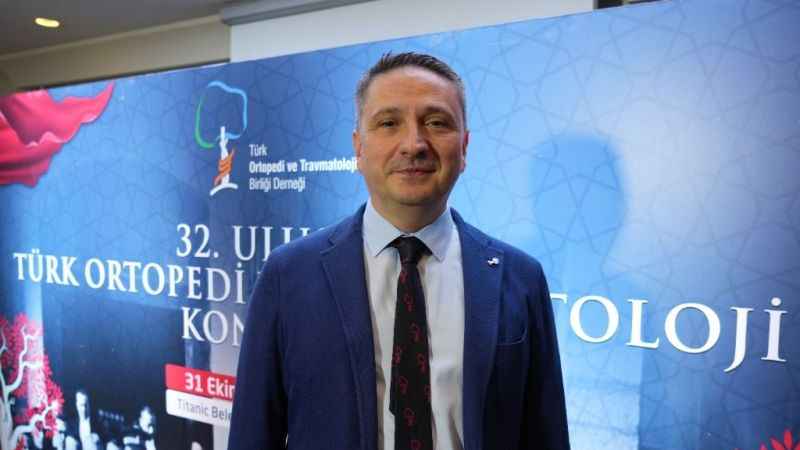 Sıvı diz protezi diye bir şey yok!