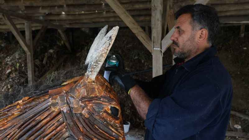 Kurumuş ağaç kökleri ve dallarından sanat