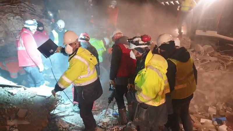 İsrailli ekip deprem bölgesinden arama kurtarma ekipmanları çaldı iddası !