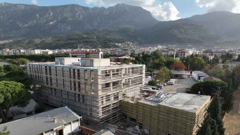 Manisa’ya 2 bin kişilik dev kütüphane