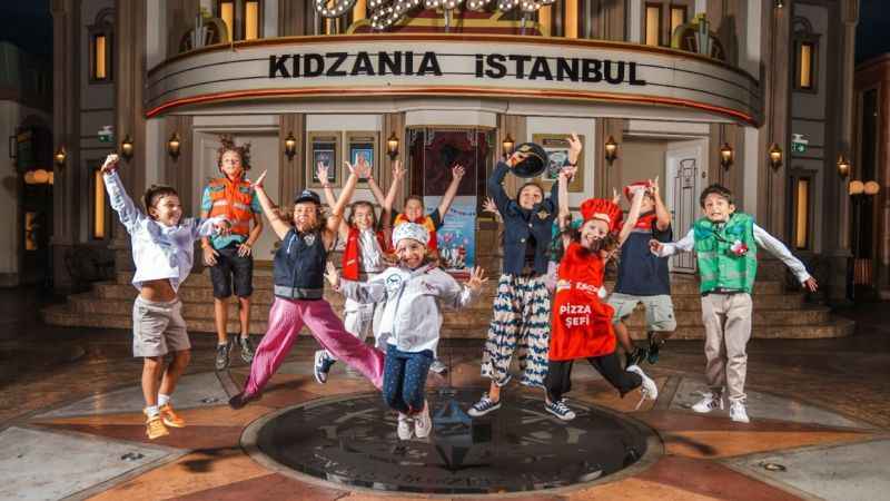 KidZania’da eğlenme sırası öğretmenlerde