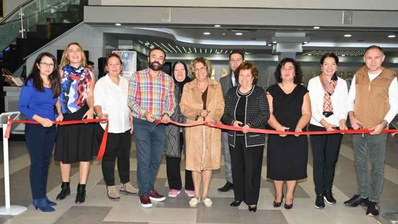 Manisa'da ‘Yüzyıldan Yüzler ve Renkler’ sergisi