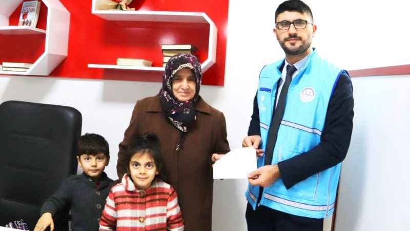 Emekli maaşıyla biriktirdiği altınları Filistin için bağışladı