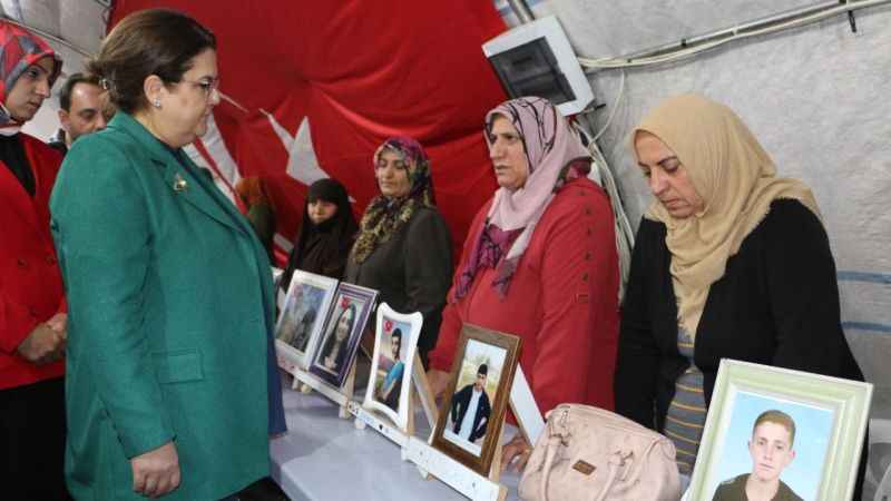 TBMM İnsan Hakları İnceleme Komisyonu heyeti, Diyarbakır anneleriyle bir araya geldi