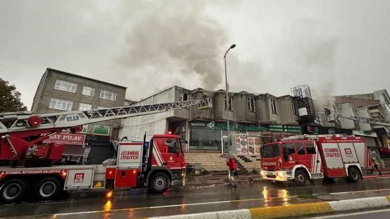 Sultanbeyli'de iş yerinin deposunda yangın