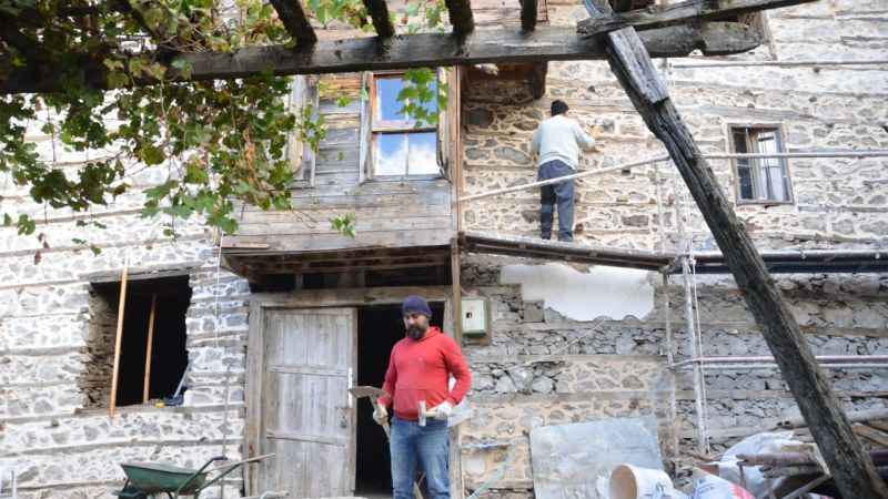 Antalya’nın düğmeli evlerinde restorasyon başladı