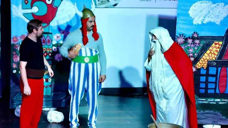 Didim'de çocuklara Asterix ve Oburix eğlencesi