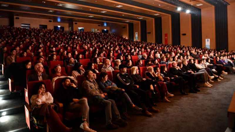 ‘Hadi Öldürsene Canikom’ salonu doldurdu