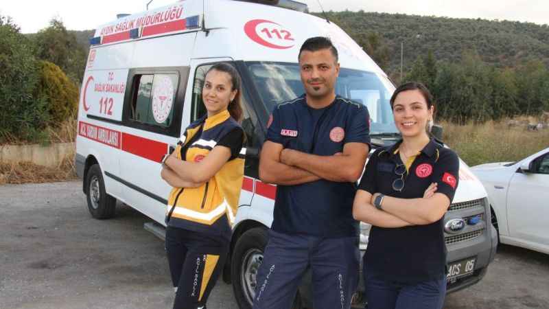 Sağlıkçı kadınların acil sürüş tekniği göz doldurdu