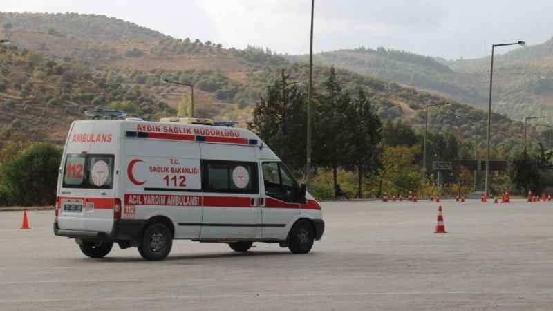 Sağlıkçı kadınların acil sürüş tekniği göz doldurdu