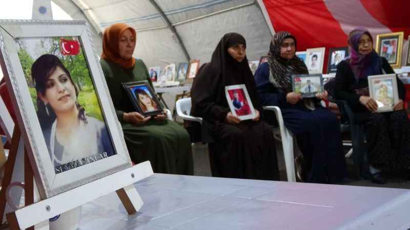 Diyarbakır annelerinin HDP önündeki nöbeti sürüyor