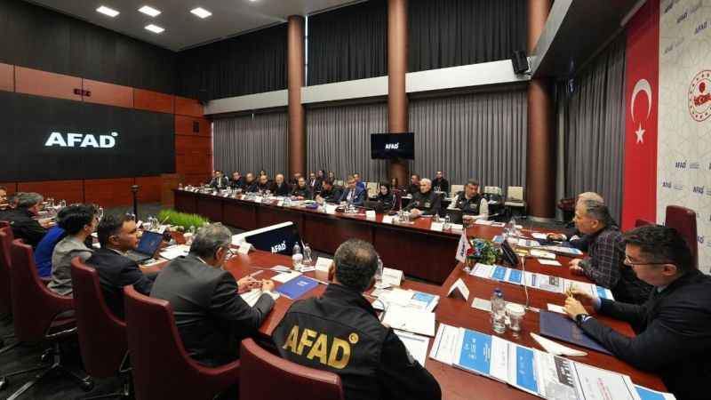 Bakan Yerlikaya, AFAD ile değerlendirme toplantısı gerçekleştirdi