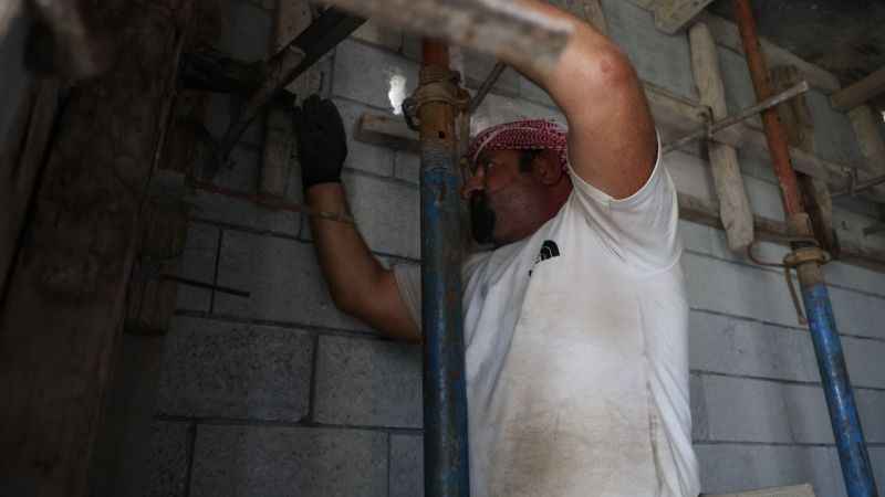 Enkaz kentte iş var, işçi yok