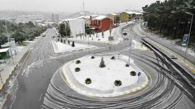 İstanbul'a kar sürprizi