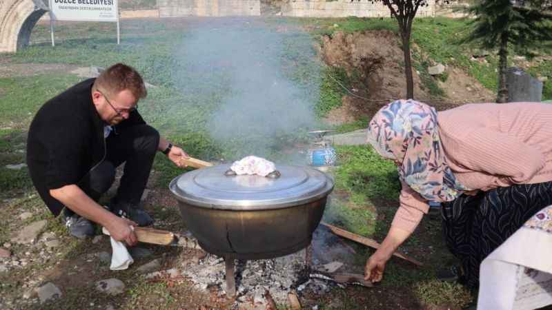 Ünlü Şef, Konuralp pilavı yapmak için kazanın başına geçti