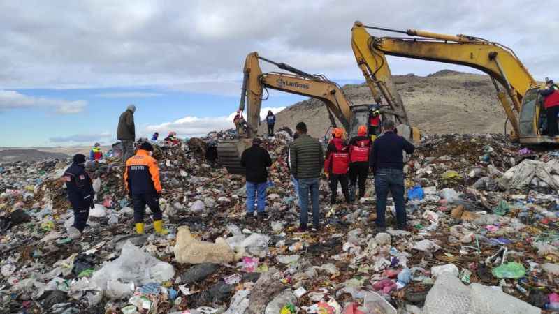 Kaybolan işçinin cenazesi tonlarca çöpün altında bulundu