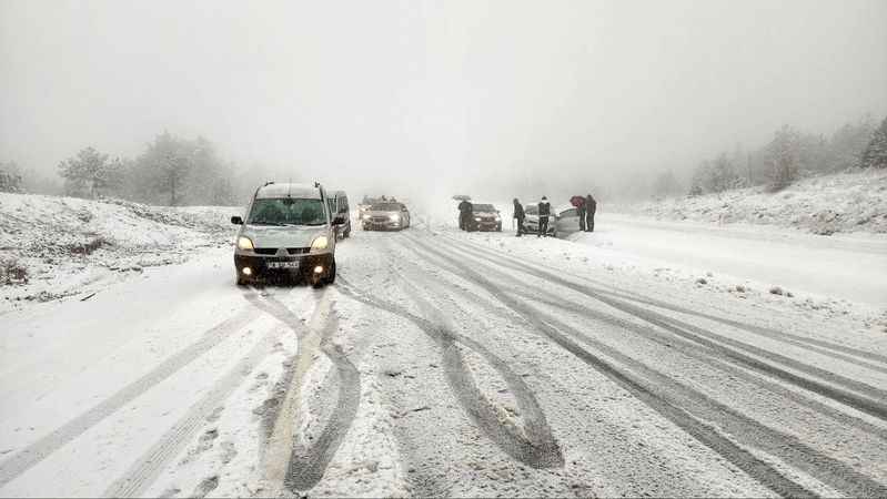 Karabük'te yoğun kar yağışı etkili oluyor