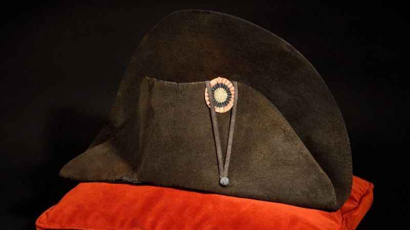 Napolyon'un şapkasına 1,9 milyon euro!